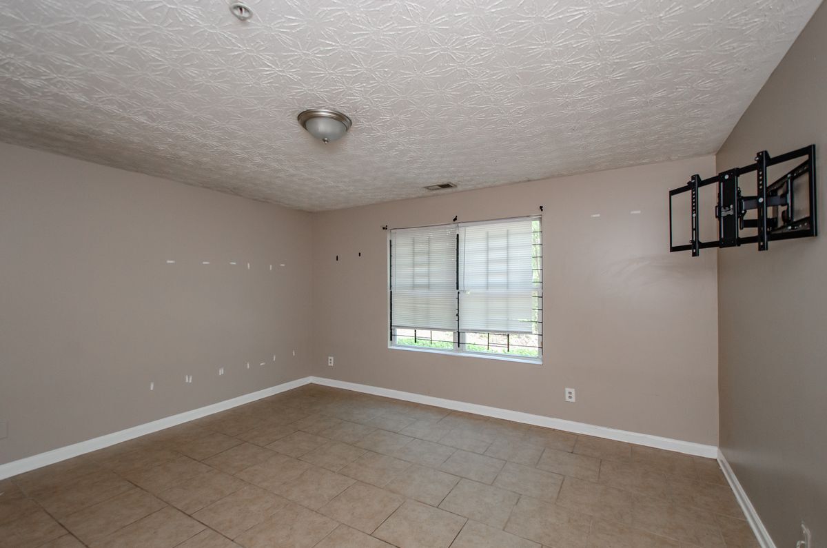 Building Photo - 10104 Fairington Ridge Cir