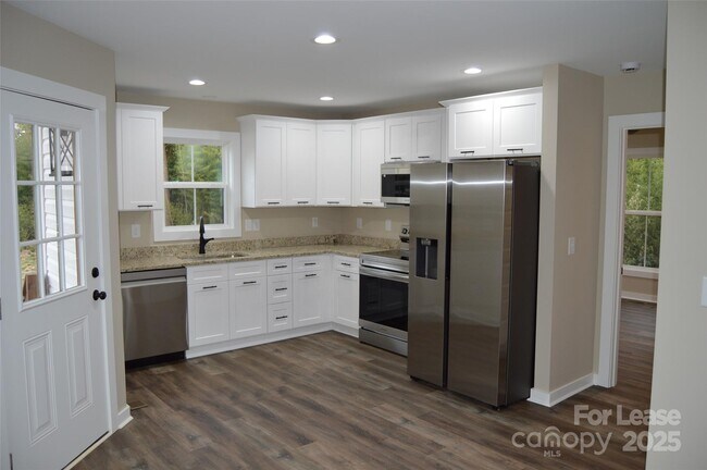 Building Photo - 620 W Bell St