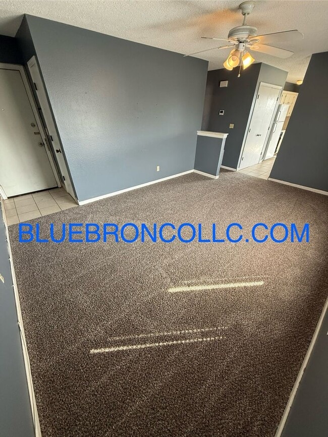 Building Photo - Cute 2 bedroom 1 bathroom home with a 1 ca...
