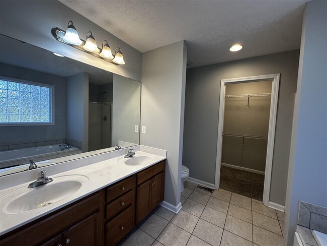 Building Photo - 484 Crossfield Way