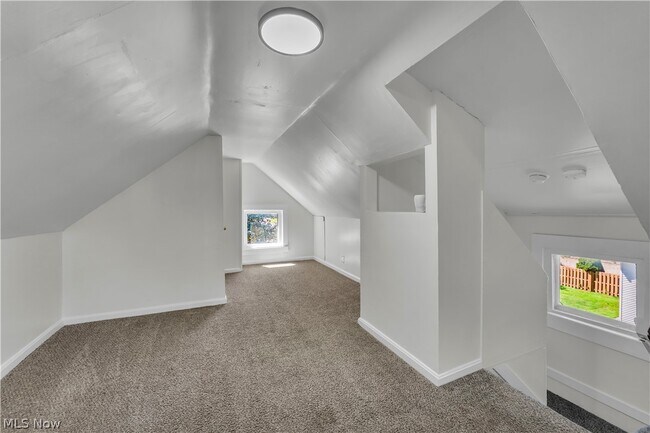 Building Photo - 1296 W Wilbeth Rd