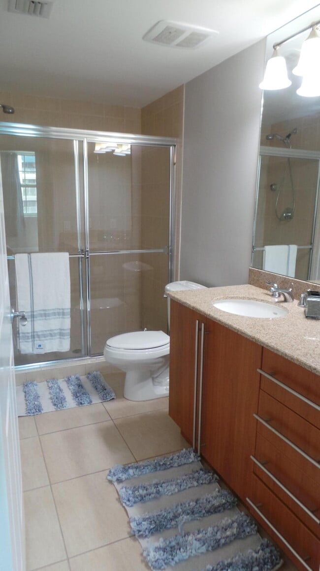 Building Photo - 610 Clematis St