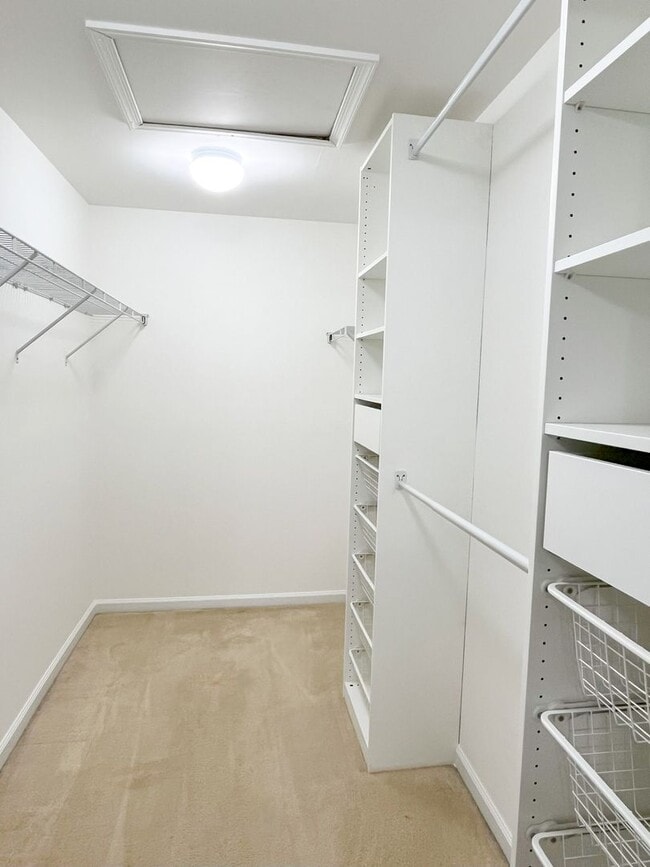 Building Photo - Sizable End Unit Townhome in Wheaton w/ 2 Car Garage!