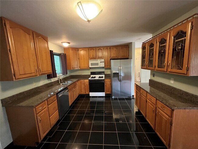 Building Photo - 1054 Woodland Trails Dr
