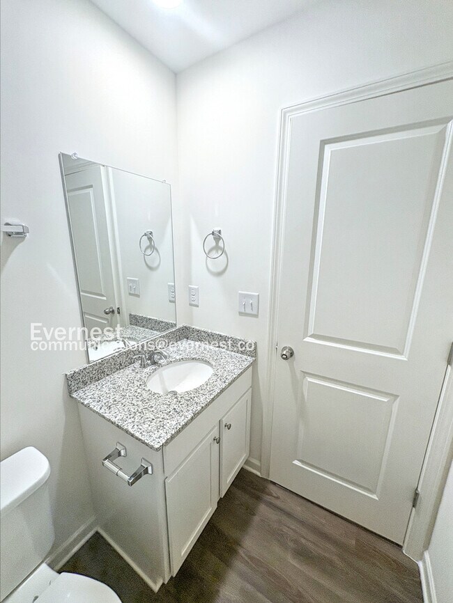Building Photo - 107 Douglas Fir Dr