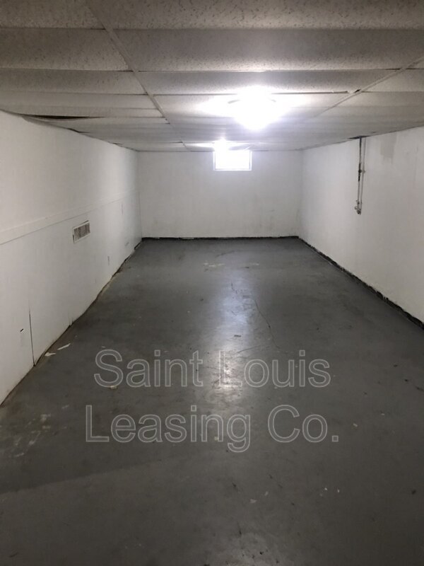 Building Photo - 370 St Edward Ln