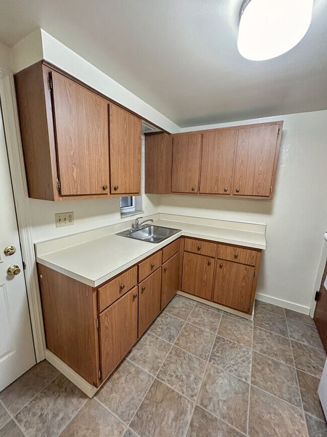 Building Photo - 1028 Fleming St