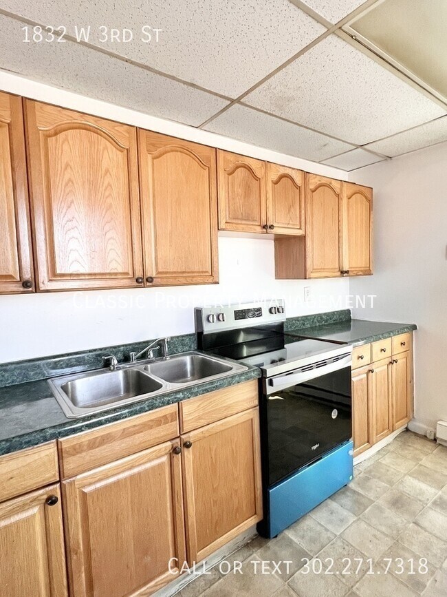 Building Photo - 1832 W 3rd St