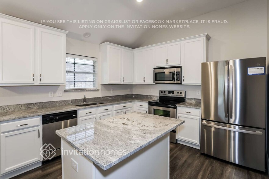 Building Photo - 9001 Heartwood Dr