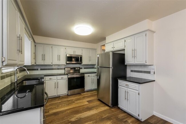 Building Photo - 3412 Prairie Ave