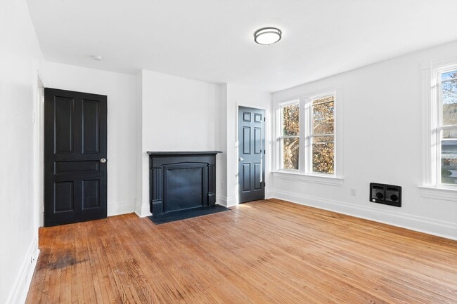 Building Photo - 2 Bed 1 bath House