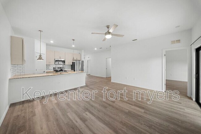 Building Photo - 26483 Sandhill Blvd