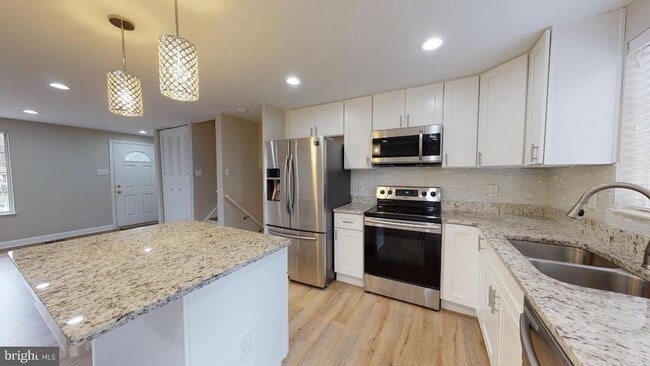 Building Photo - 8465 Yellow Leaf Ct