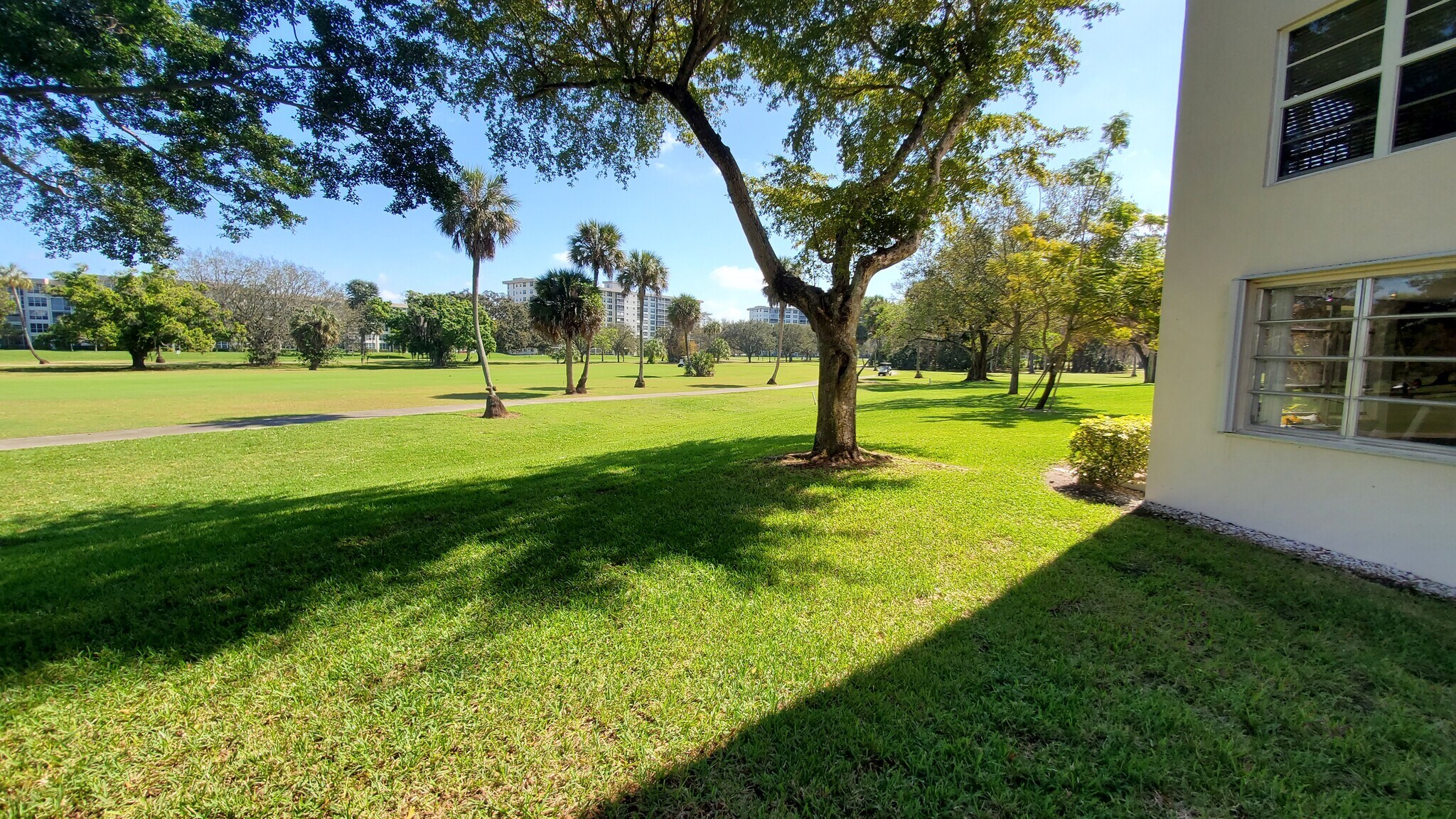 Corner Unit - 3800 Oaks Clubhouse Dr