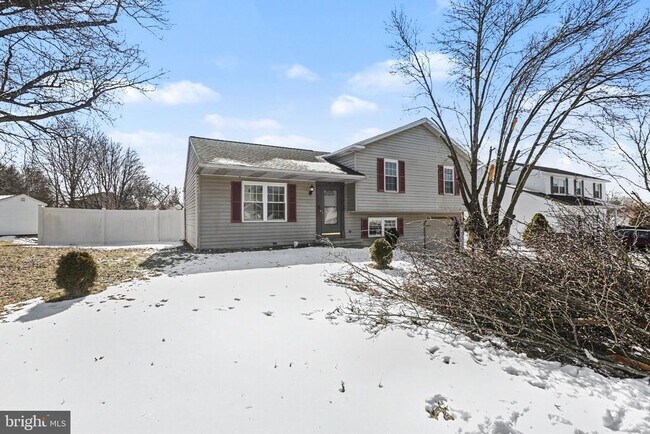 Building Photo - 2109 Highland Ct