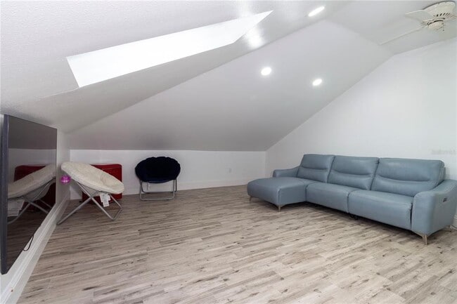 Building Photo - 25 Leeward Island