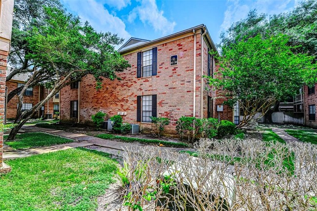 Primary Photo - 2255 Braeswood Park Dr