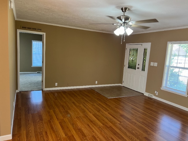 Building Photo - 420 Decker St