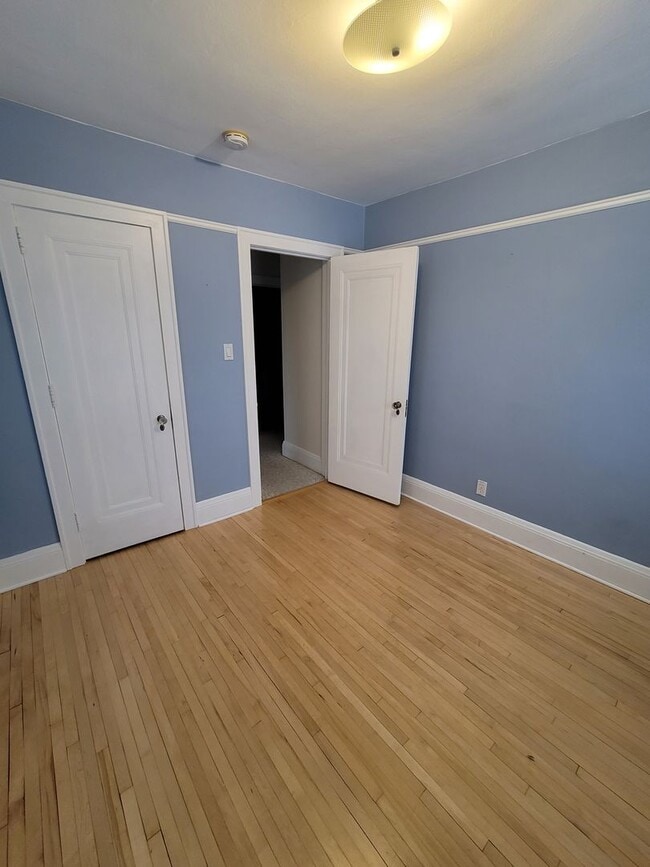 Building Photo - Duluth MN - 3 Bedroom - 2 Bath - 1 Car Gar...