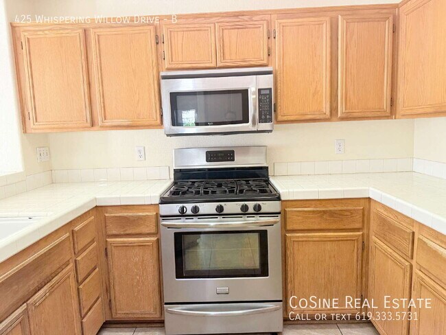 Building Photo - 425 Whispering Willow Dr
