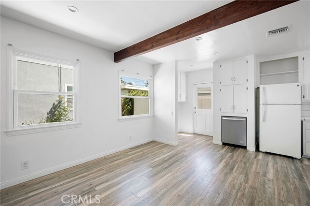 Building Photo - 6438 Densmore Ave