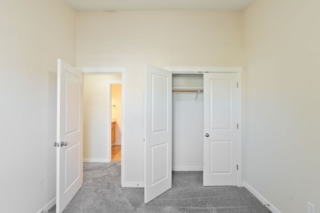 Building Photo - MOVE IN SPECIAL: HALF OFF FIRST MONTH'S RE...