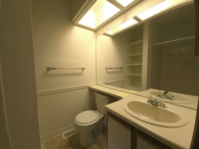 Building Photo - Spacious Tri-Level Home in Lafayette