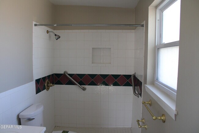 Building Photo - 5613 Wadsworth Ave