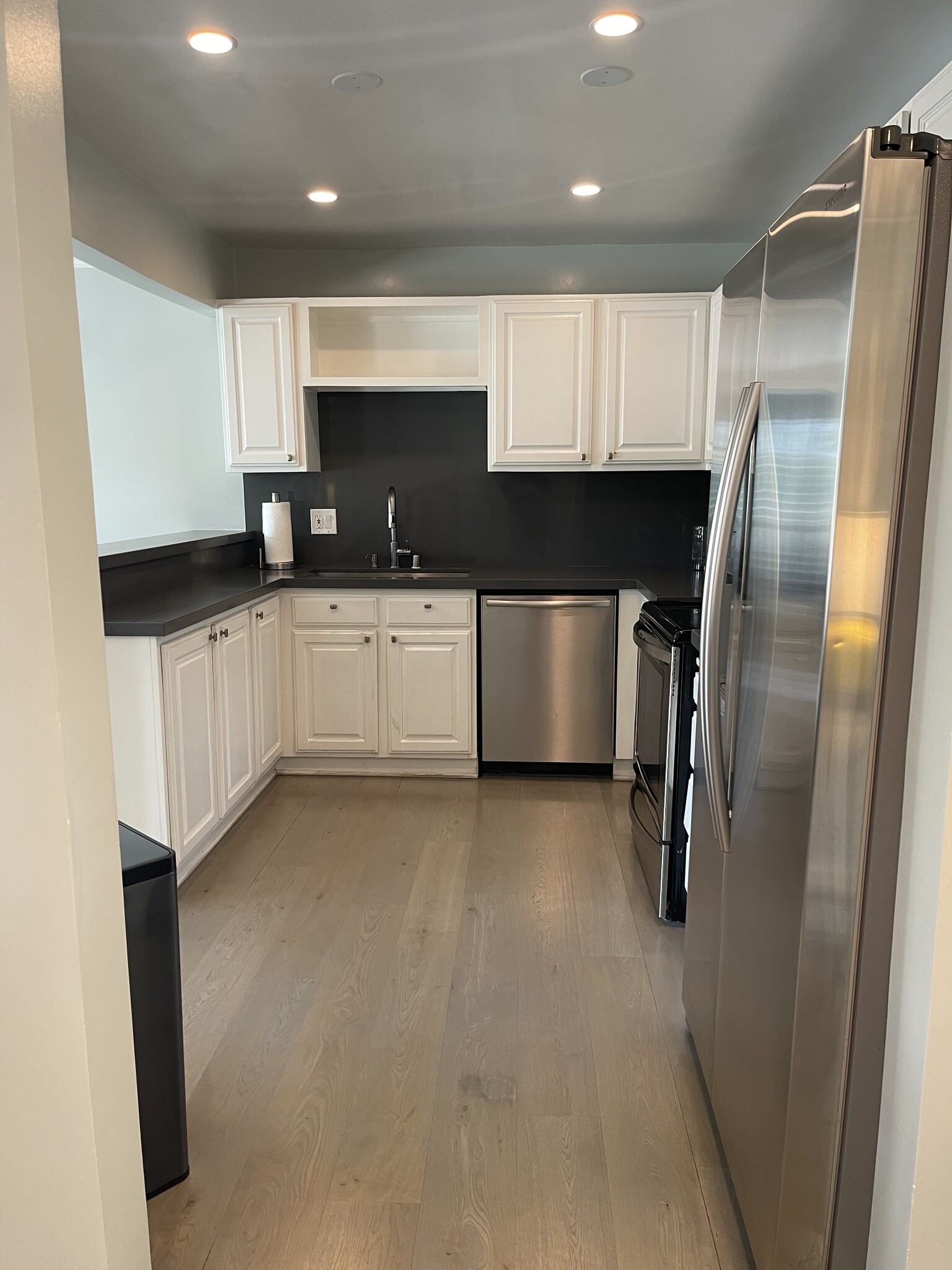Kitchen - 8960 Cynthia St