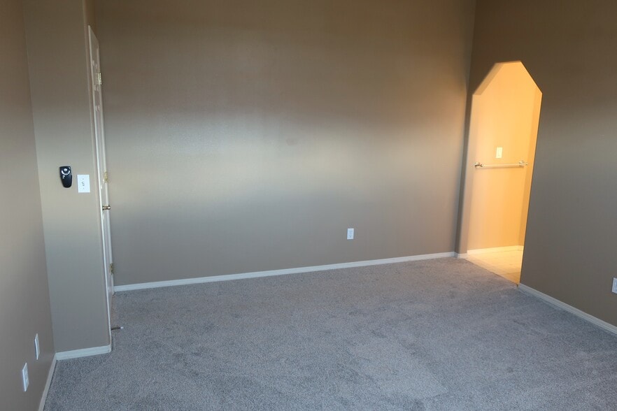 Building Photo - 466 Lower Daniels Dr