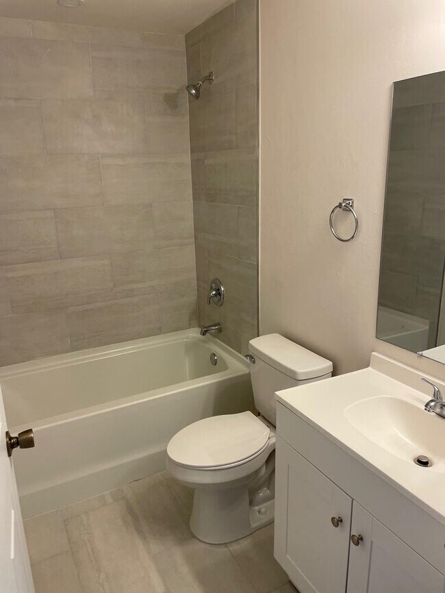 Building Photo - SW Cape Coral Duplex Unit