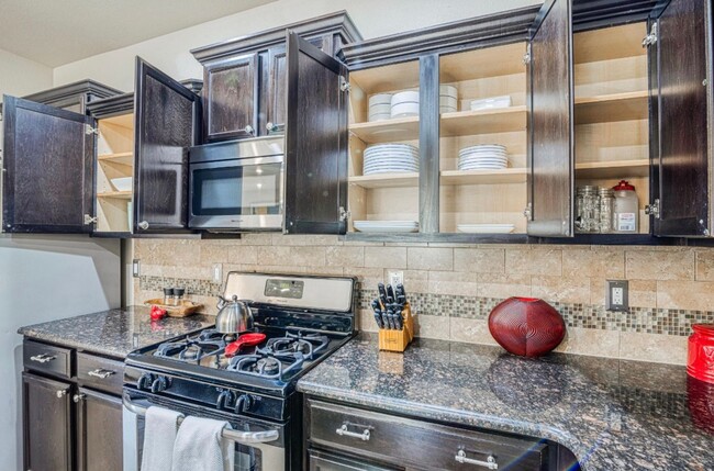 Building Photo - Westside area for Short or Long Term Rental (Completely Furnished) Beautiful 3 bed/2.5 baths plus...