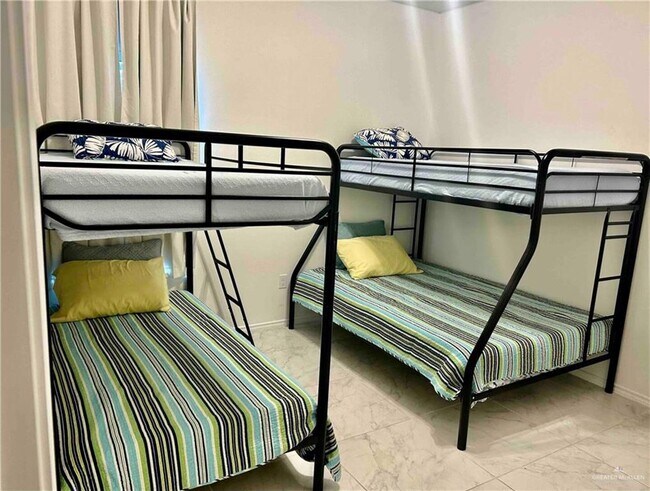 Building Photo - 21 S 42nd St