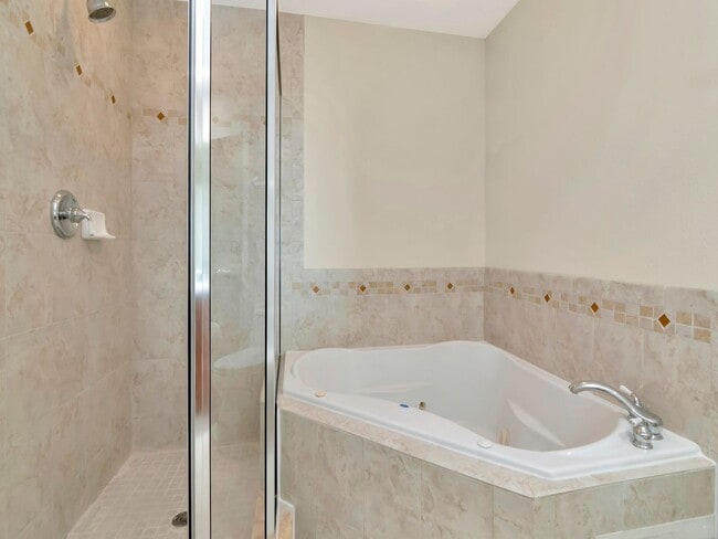 Building Photo - Waterfront Penthouse Living – Luxury 3 Bedroom / 2 Bath Condo on the Water