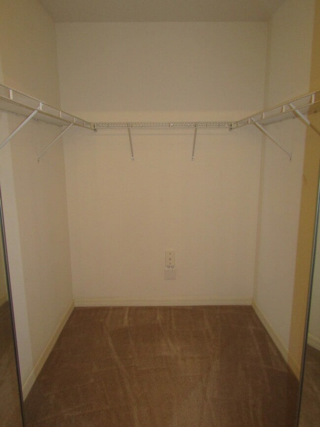 Building Photo - 868 Saranac Lake Dr