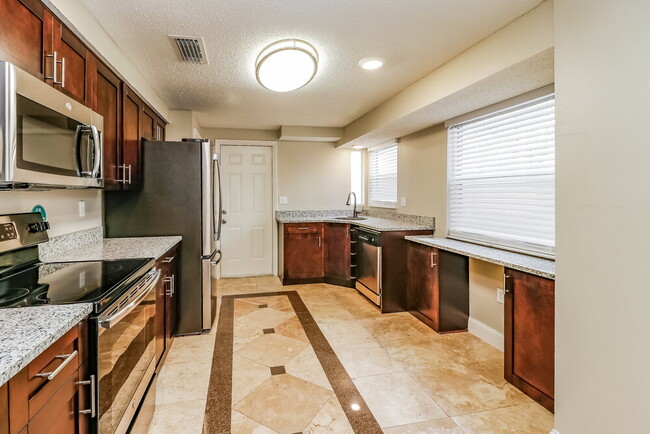 Building Photo - 4102 N Bay Hills Blvd