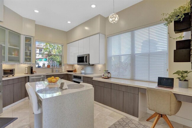 Building Photo - 1529 Shoreline Way