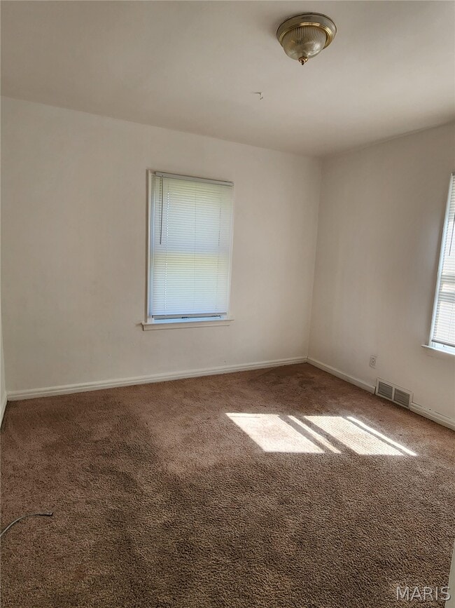 Building Photo - 132 Deane Ct