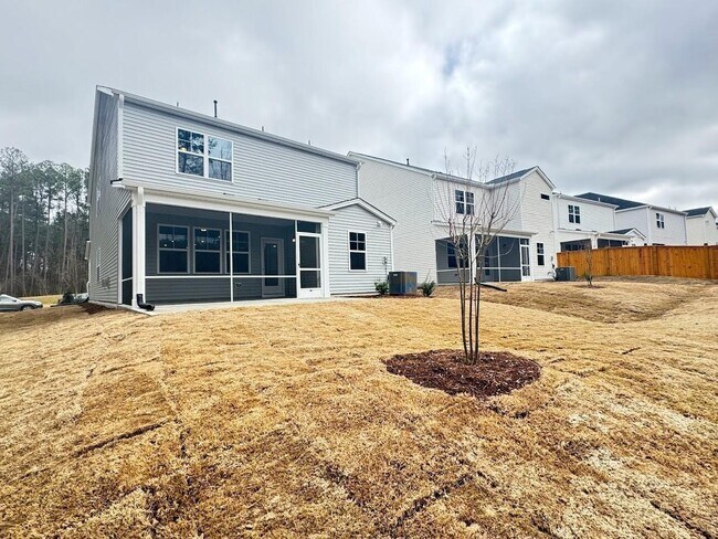 Building Photo - Single Family 4 Bedroom 3 Bathroom for Rent - Guest Bedroom Down