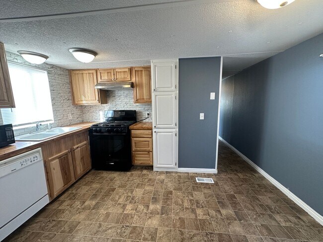 Building Photo - 3 bedroom, 2 bath home in Rexburg