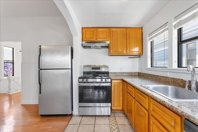 Building Photo - 1821 Encinal Ave