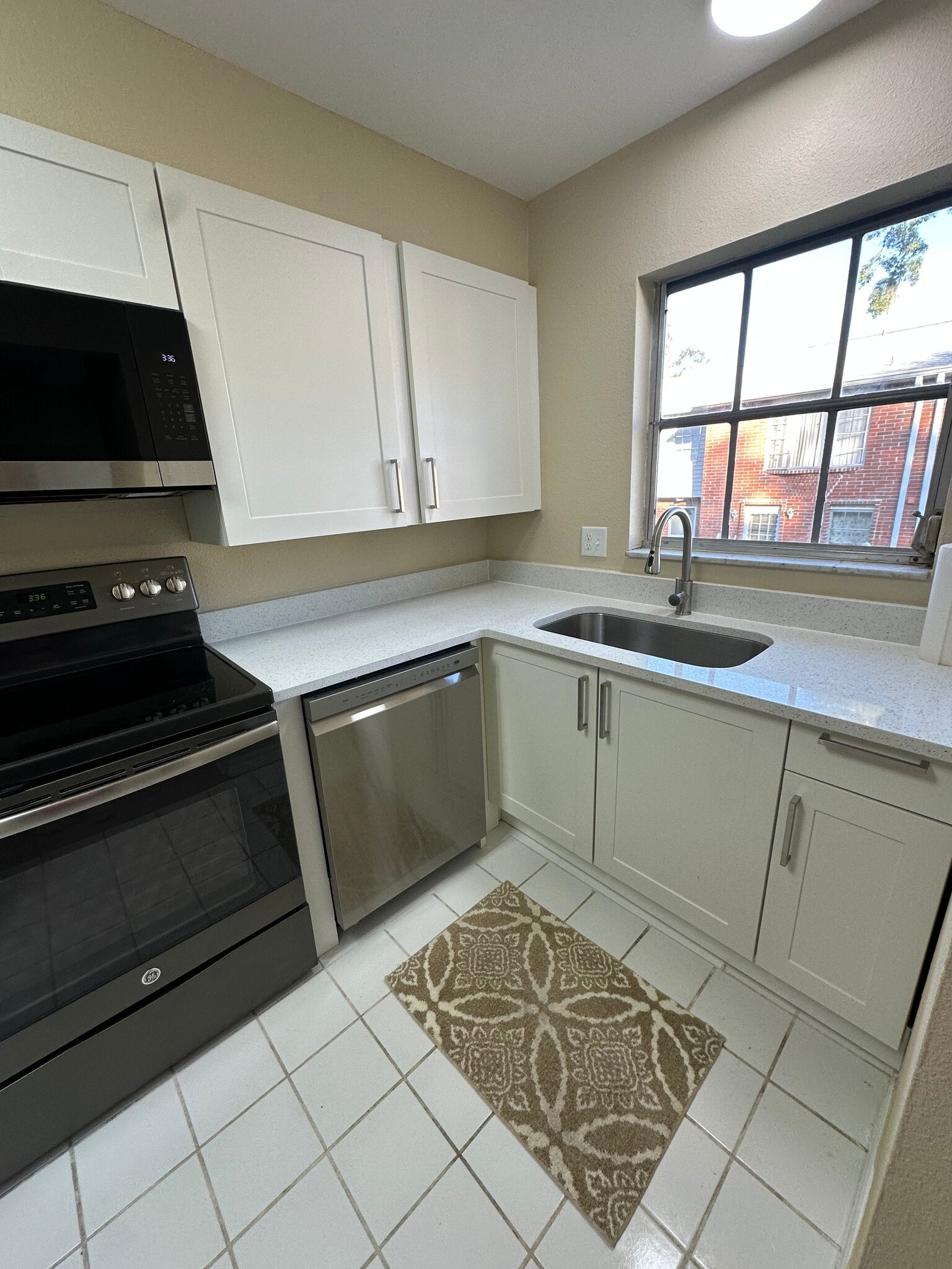 Building Photo - 621 W Indiana Ave