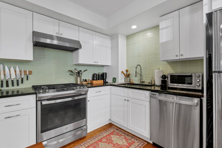 Building Photo - 1137 E 12th Ave