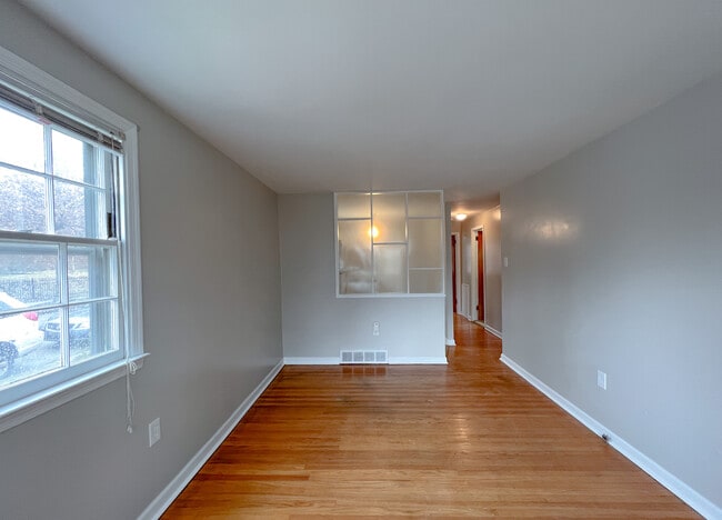 Building Photo - 600 Walnut Ln