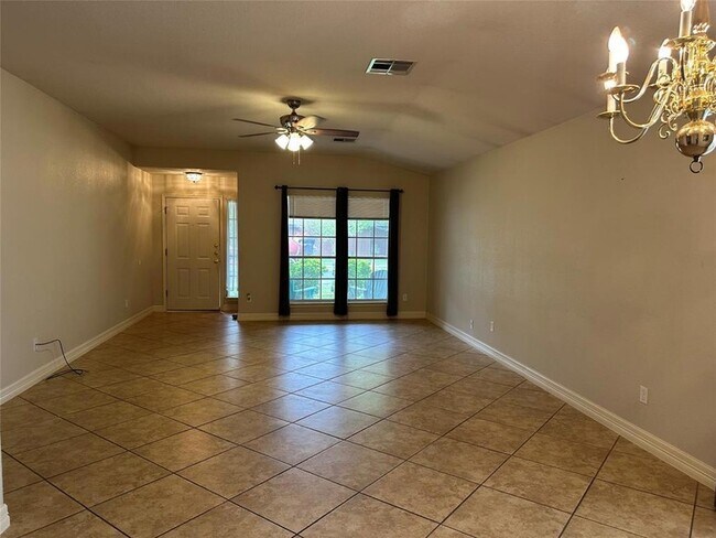 Building Photo - 706 Luke Ln