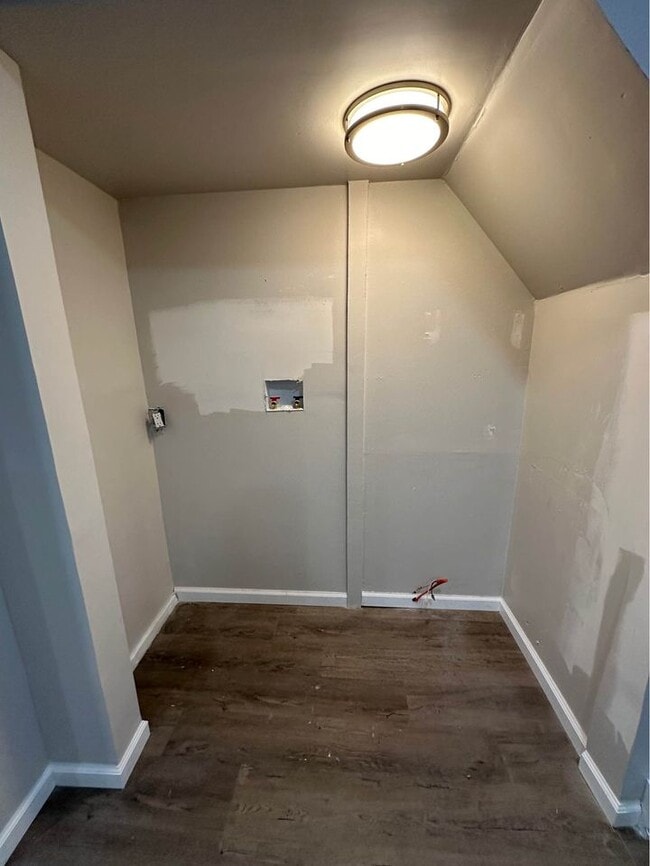 Building Photo - 216-218 Crane St