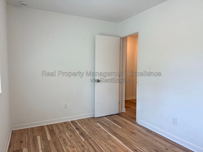 Building Photo - 108 Hassell Ct