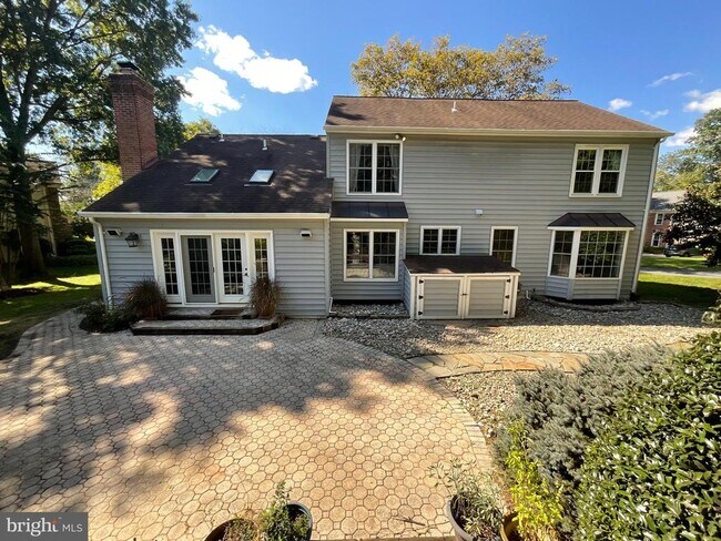 Building Photo - 9821 Days Farm Dr