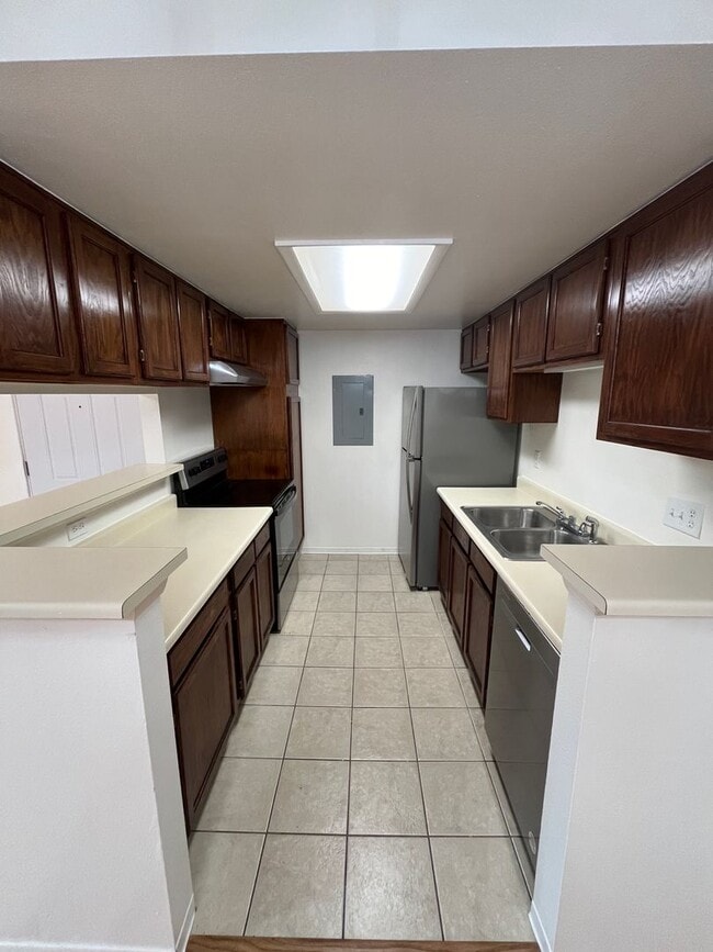 Building Photo - 3 Bed 2 Bath Updated Unit in Robinwood