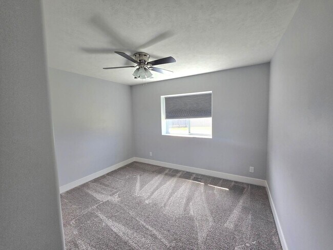 Building Photo - 5 Bedroom/3Bath Single Family Home